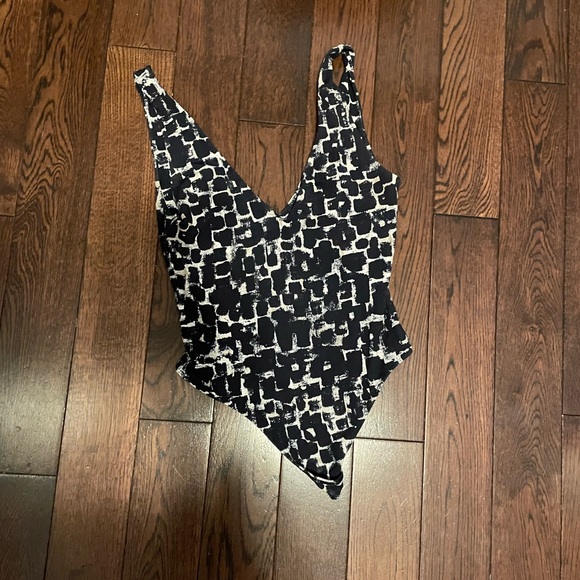 Babaton (Aritzia) Bodysuit - Picture 2 of 4